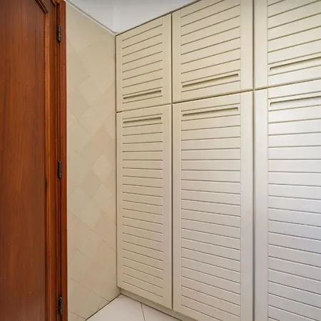 Apartment Sunny Flat With A Balcony & Pool By Hostwise