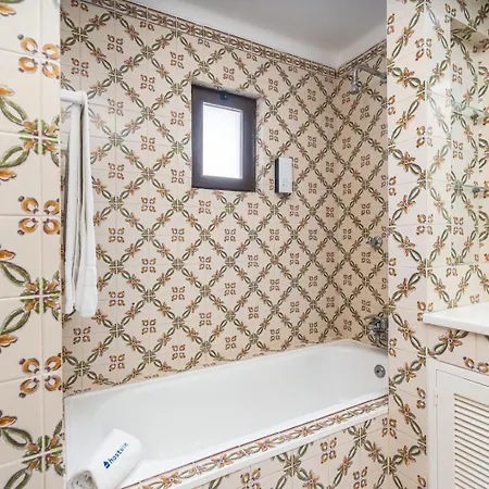 Apartment Sunny Flat With A Balcony & Pool By Hostwise *