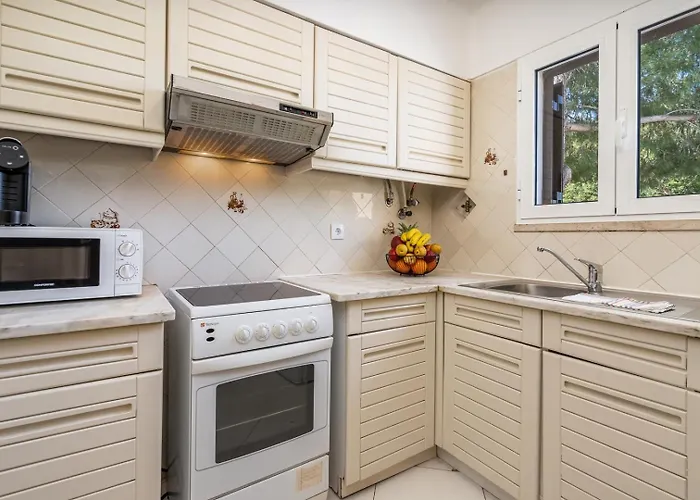 Apartment Sunny Flat With A Balcony & Pool By Hostwise