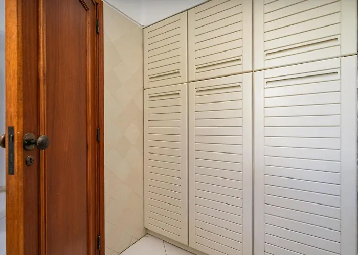 Apartment Sunny Flat With A Balcony & Pool By Hostwise