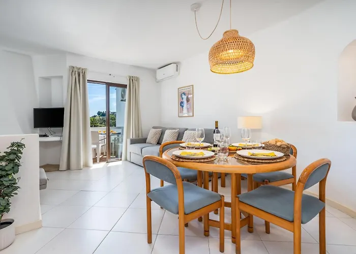 Apartament Sunny Flat With A Balcony & Pool By Hostwise