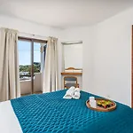 Sunny Flat With A Balcony & Pool By Hostwise דירה *