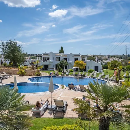 Apartamento Sunny Flat With A Balcony & Pool By Hostwise