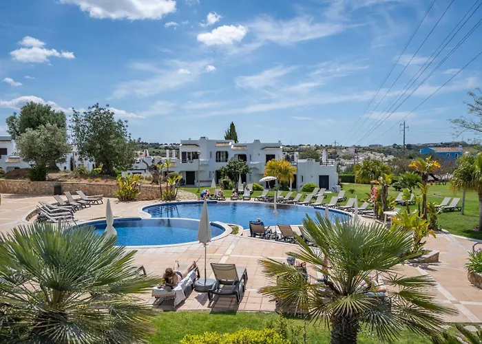 Appartement Sunny Flat With A Balcony & Pool By Hostwise