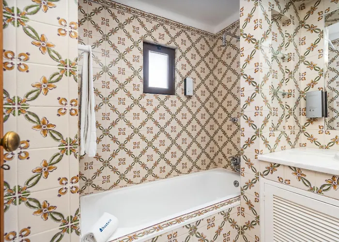 Appartement Sunny Flat With A Balcony & Pool By Hostwise *